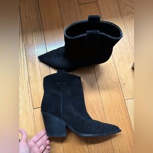 Kenneth Cole
Women's Kara Pointed Toe Block Heel Ankle Booties